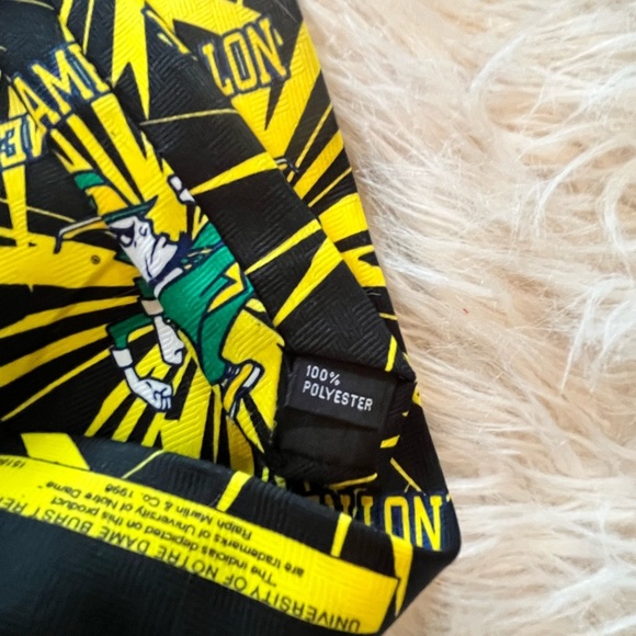 Vtg. University Of Notre Dame Fighting Irish Mascot Neck Tie 1998 - Picture 5 of 5